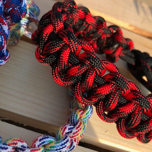 Custom Handmade Single Color Paracord Bracelet - Picture 2 of 8